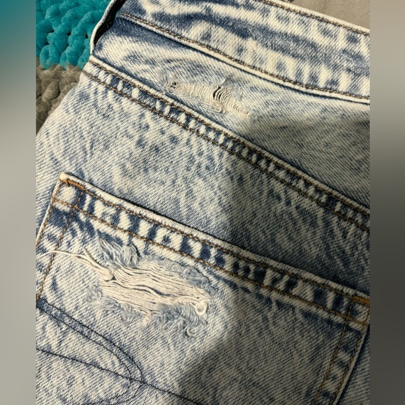 American Eagle Distressed Jean - Picture 7 of 10